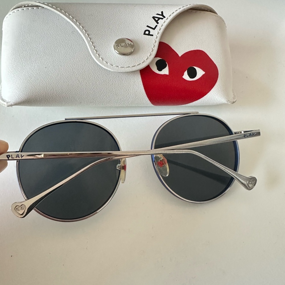Comme des Garcons PLAY Round Metal Sunglasses with White Red Heart Case - Picture 7 of 7